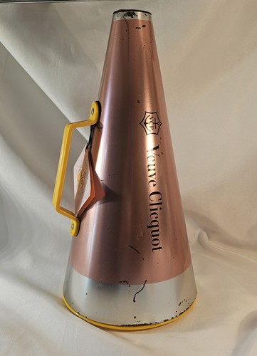 Veuve clicquot megaphone - veuve,