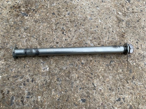 Yamaha swing arm spindle to - r1,