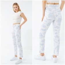 Urban Outfitters x Laura