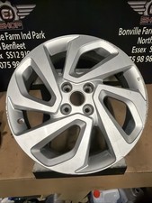 1 X GENUINE TOYOTA AYGO 17"