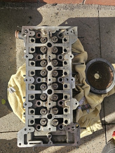 A20 dth dte cylinder head - cylinder,