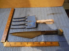 2X WEIRD UNUSUAL VINTAGE GARDEN TOOLS HAND FORK & FERN TROWEL WEED PULLER