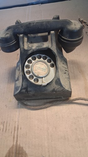 Vintage black bakelite - black,