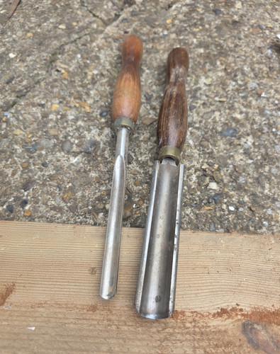 Vintage wood turning round - ,