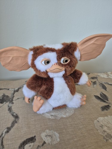 Gremlin mogwai singing - mogwai, moving