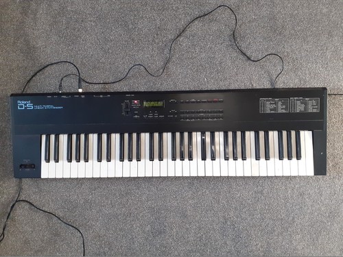 Roland synthesiser - roland, d-5