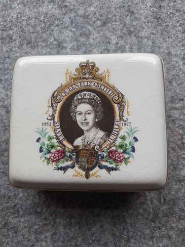 Vintage queen elizabeth - queen,