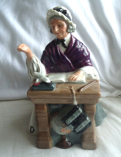 Royal doulton 5cm figure - royal,