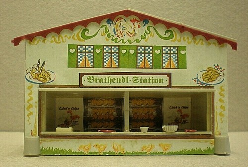 Vintage plastic building - ho,