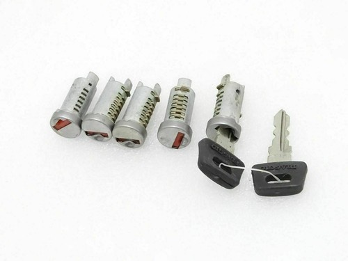 Brand new vespa set lock - new, 5