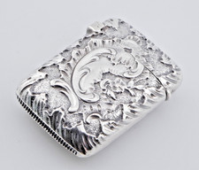 A FINE ORNATE ANTIQUE SOLID  SILVER VESTA CASE C.1890s French