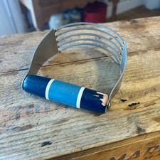 Vintage Skyline Pastry Blender Kitchen Utensil – Blue Painted Handle – Kitchen