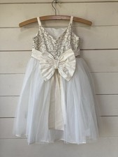 A Beautiful 90S Flower Girl