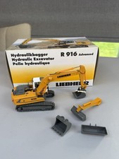 Liebherr 916 With Buckets And