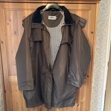 Tayberry Brown Zip & Snap