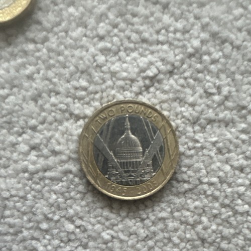 2005 two pounds coin - (£2), st