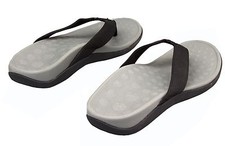 Orthotic sandals with arch