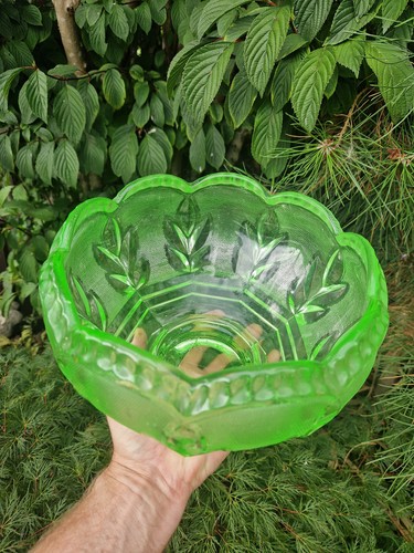 Vibrant green art deco uranium - art,