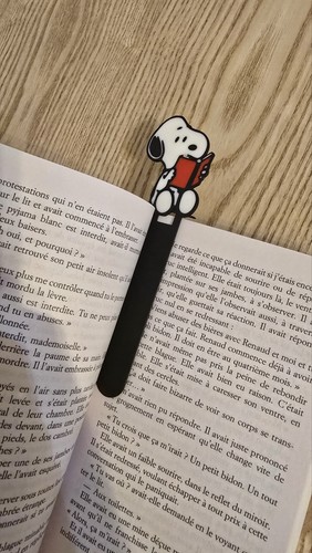 Snoopy reading book - reading, bookmark