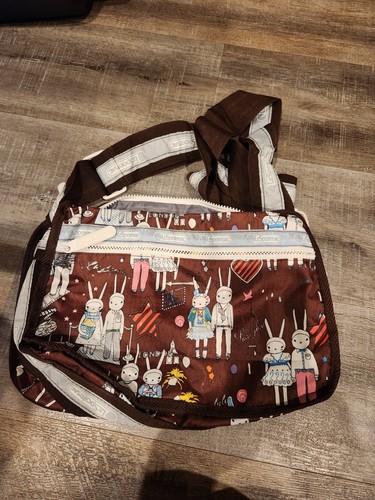Lesportsac artist residence - lesportsac, in