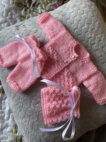 Hand knitted dolls clothes - dolls, to