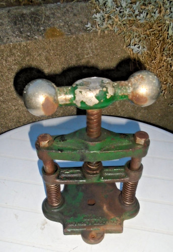 Small vintage cast iron - small,vintage,