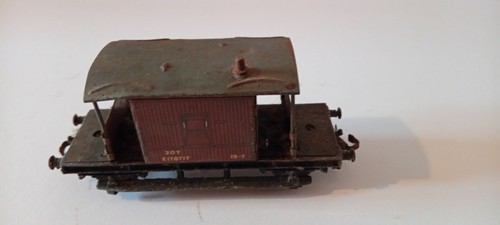 Hornby three rail - three, guards