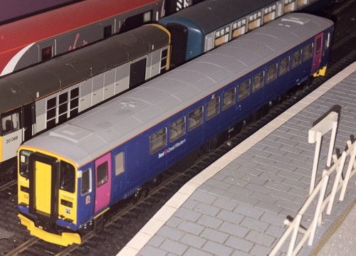 Hornby r30357 class 153 - hornby,