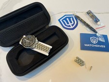 Watch dives Mecca Quartz