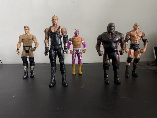 Wwe action figure bundle - figure,