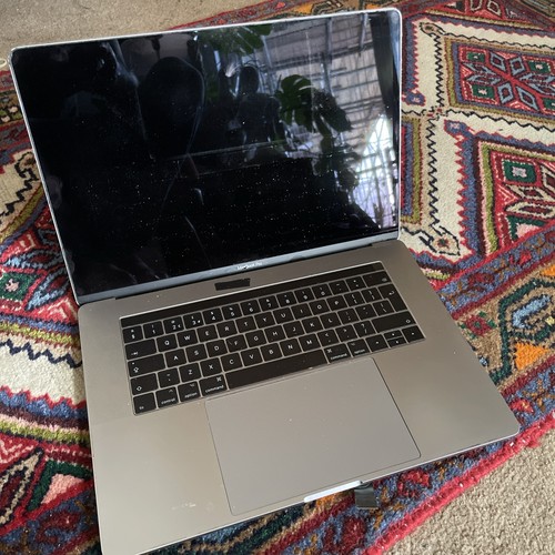 2018 macbook pro a1990 - 2018,