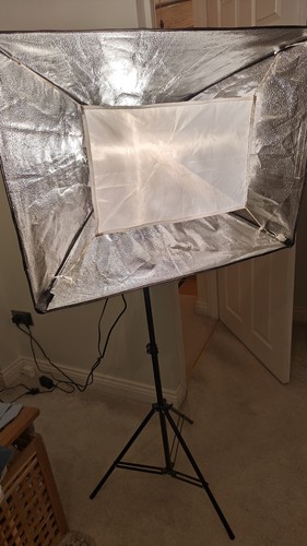 Neewer studio light - light, box