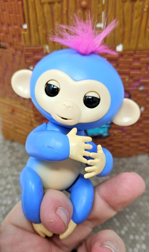 Fingerlings baby blue monkey