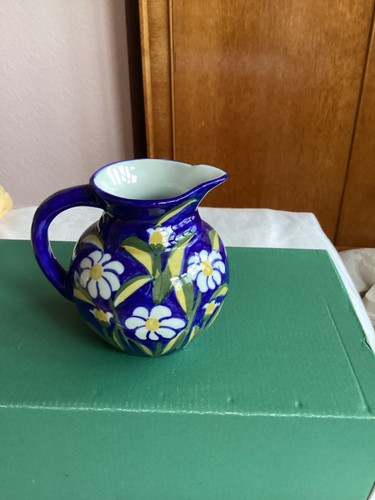 Blue and white - pottery, daisy