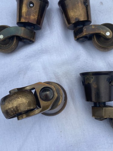 Vintage table leg castors 4 - table, x