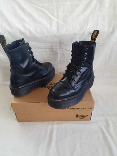 Martens boots size 6 - dr,