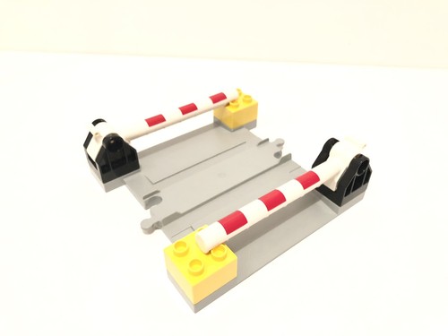 Duplo train track crossing - train,