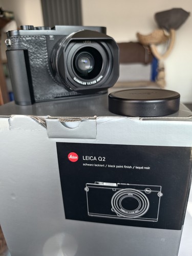 Leica boxed with - q2, -boxed