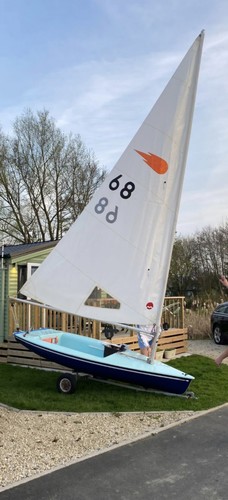 Comet sailing dinghy with road - sailing,