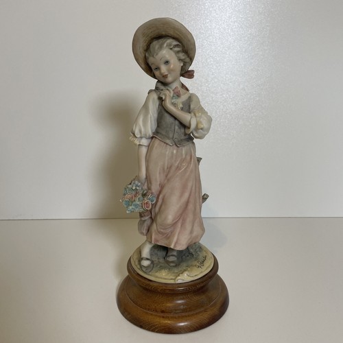 Capodimonte figurine girl - capodimonte,
