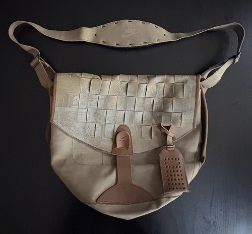 Nike considered messenger - nike,