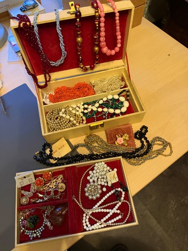 Vintage jewellery box with - with, key
