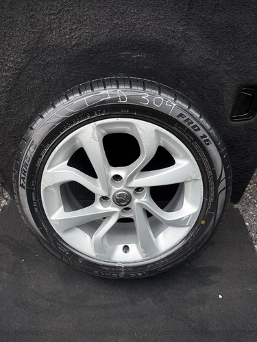 Vauxhallcorsa white - vauxhallcorsa, e
