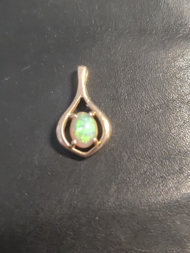 Opal pendant 9ct gold - gold,