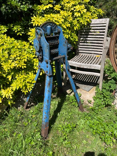 Vintage heavy blue iron chaff - vintage,
