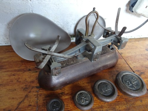 Antique avery 2 lb - t,