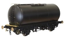 Dapol 7F-064-010  45t TTA Tank Wagon Esso Red/Grey Chassis 56235 O Gauge