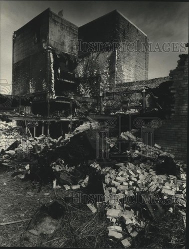1991 press photo bricks - press, and
