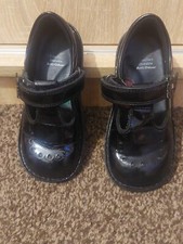 Kickers Infant Girls Kick T Bar Bloom Patent Leather Black