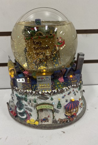 Bloomingdales snow globe - snow,